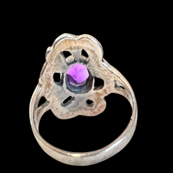 Sterling Silver Amethyst & Marcasite Ring (6.25) - Picture 11 of 12